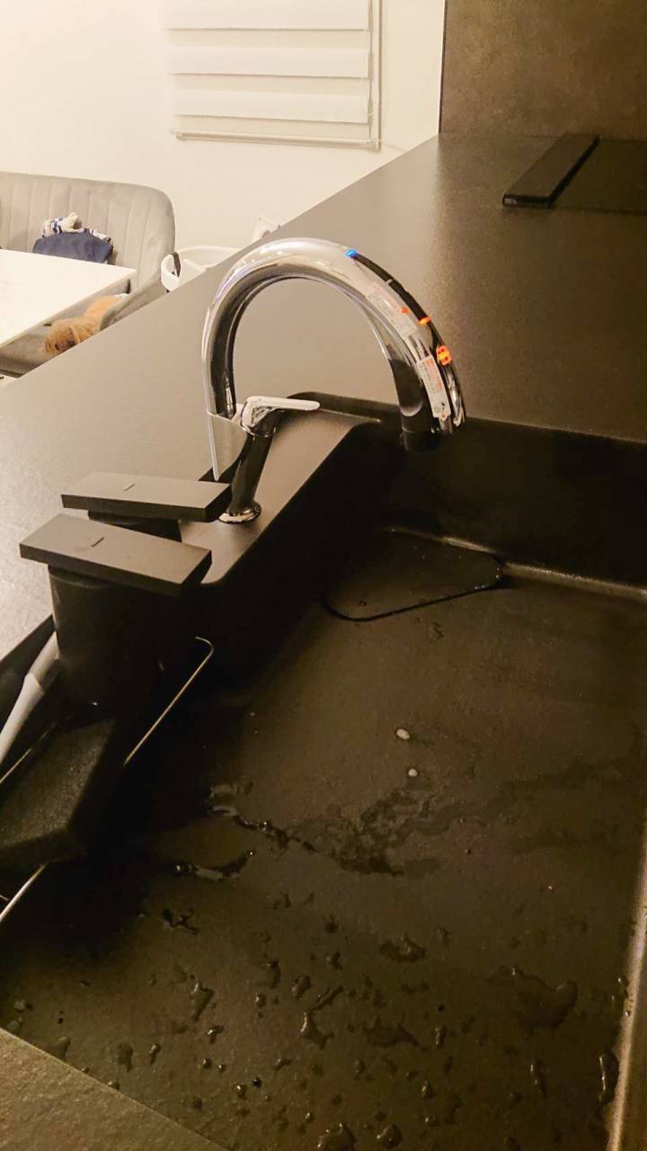 キッチンのタッチレス水栓の写真